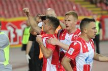 Andrija Radulović ljubi Zvezdin grb i slavi gol