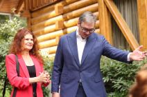 Vučić sa Lolitom Davidovič (10).jpg
