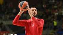 Uroš Plavšić daje koš za Crvenu zvezdu