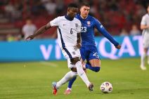 Dušan Vlahović protiv Engleske