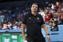 Ergin Ataman na utakmici Eurobasketa protiv Poljske