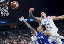 Miro Litl i Nikola Jokić na meču Finska Srbija