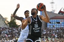 Džabari Parker dok pokušava da dođe do koša na utakmici Partizan - PAOK na Tašmajdanu