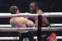 Američki bokser Teresn Kroford ušao u istoriju.