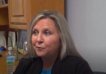 Žena spašava rakuna 4.jpg