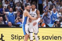 Janis Adetokumbo slavi sa Papanikolauom