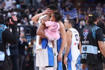 Janis Adetokumbo zagrlio ćerku na Eurobasketu