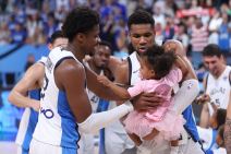 Janis Adetokumbo zagrlio ćerku na Eurobasketu