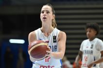 Jovana Nogić šutira slobodna bacanja na meči Srbija - Severna Makedonija