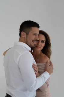 Manekenka Bojana Barović i pevač Nikola Rokvić slikali su se za naslovnu stranu magazina Lepa&Srećna, povodom 10. rođendana (4).jpg