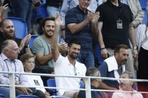 Novak Đoković u Grčkoj prati meč Dejvis kupa