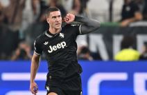 Dušan Vlahović slavi gol