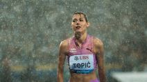 Angelina Topić skače po kiši u Lozani