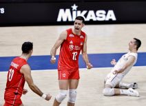 Odbojkaši Srbije slave pobedu protiv Brazila