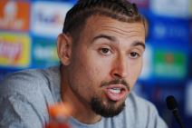 Džordan Larson sin Henrika Larsona na konferenciji za novinare