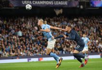 Erling Haland daje gol Napoliju