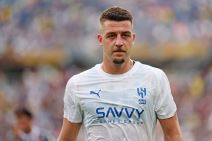 Sergej Milinković-Savić u belom dresu Al Hilala.