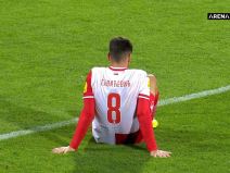 Vukan Savićević sedi na travi posle Vojvodina - Železničar.