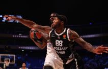 Tajrik Džouns na meču Partizan Dubai