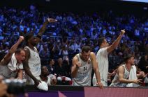 Kenan Kamenjaš i Klemen Prepelič na meču Partizan Dubai