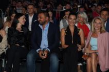 Jugoslav Karić na događaju sa slavnim damama