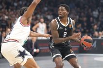 Šejk Milton na utakmici Partizan Armani