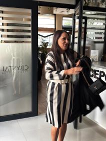 Majka Darka Lazica stigla nasmejana na slavlje (4).jpg