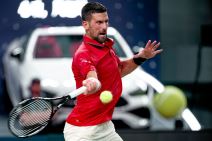 Novak Đoković na turniru u Šangaju tokom udarca