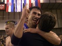 Hrvatski košarkaš Marko Popović slavi titulu Zadra.
