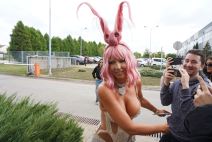 Jelena Karleuša sa rogovima stajling (2).jpg