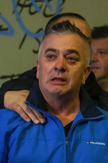 Halidov harmonikaš i sin pevaju u suzama (3).jpg