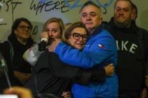 Halidov harmonikaš i sin pevaju u suzama (4).jpg