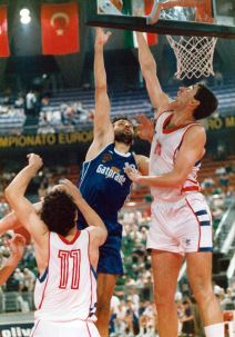 Vlade Divac na utakmici Evropskog prvenstva 1991 protiv Španijie