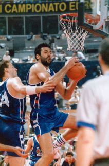 Vlade Divac na utakmici Evropskog prvenstva 1991