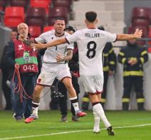 Rej Manaj pokazuje orla u Leskovcu (4).jpg