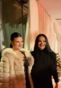 Jana Todorović prvi put sa ćerkom u javnosti nakon drame kod Viki Miljković 2.jpg