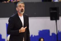 Aleksandar Damjanović daje instrukcije ekipi Bosne protiv Mege