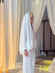 Nataša Bekvalac sva u belom na promociji albuma (1).jpg