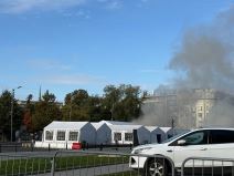 Požar u kampu ispred Skupštine (5).jpg