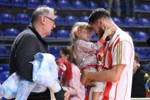 Nikola Kalinić grli ćerku (5).jpg