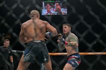 UFC borba: Tom Aspinal i Sirin Gane 2.jpg