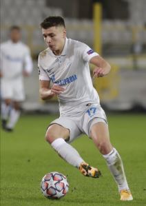 Andrej Mostovoj vodi loptu