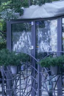 Polupana stakla na kafiću na Vračaru (4).jpg