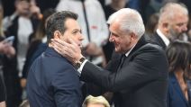 Željko Obradović i Dimitris Itudis se grle.
