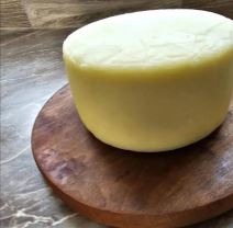 jelena ima farmu koza i pravi sir i mleko (4).jpg