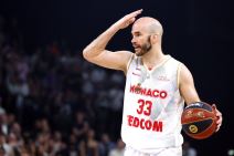 Nik Kalates otganizuje napad Monaka