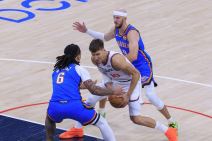 Bogdan Bogdanović kreće na koš Oklahome