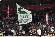 Delije sa porukom za navijače Panatinaikosa.