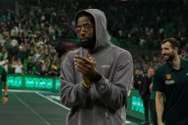 Matijas Lesor pozdravlja navijače Panatinikosa