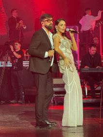 Ognjen Amidzic se pridružio Emini na bini (1).jpg